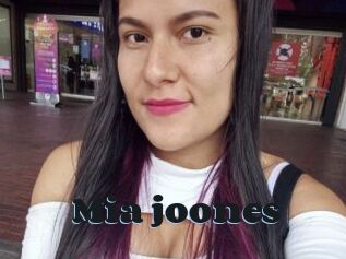 Mia_joones