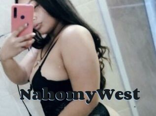 NahomyWest