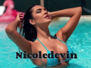 nicoledevin Grosse cochonne