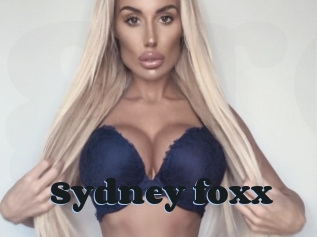 Sydney_foxx